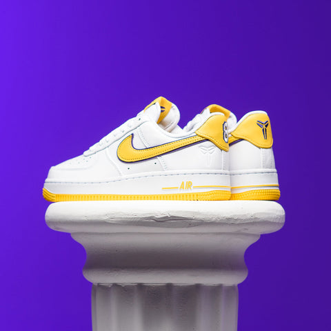 KOBE BRYANT X NIKE AIR FORCE 1 LOW RETRO - WHITE/VARSITY MAIZE