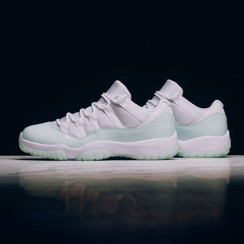 WOMEN'S AIR JORDAN 11 RETRO LOW - WHITE/IGLOO