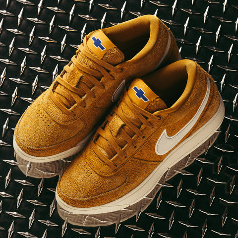 NIKE BOOK 1 'CHEVY' - DARK GOLD LEAF/SAIL
